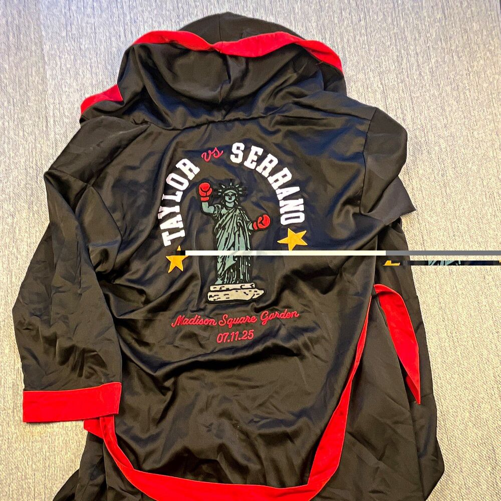 Netflix 2025 Fanatics Fest NYC Taylor vs Serrano 3 Boxing Robe MSG Promo O/S